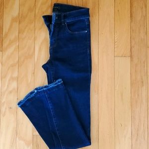 Ann Taylor Sz2Tall skinny jeans